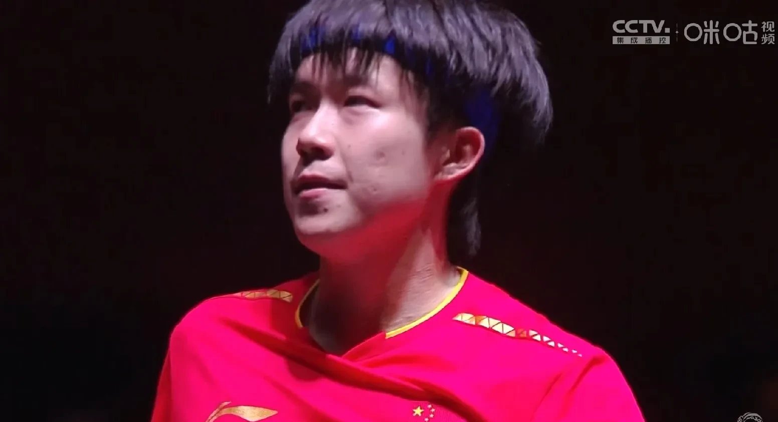  王楚钦赛点兑现，莱比锡淘汰巴黎圣日耳曼晋级四强，主帅激动落泪