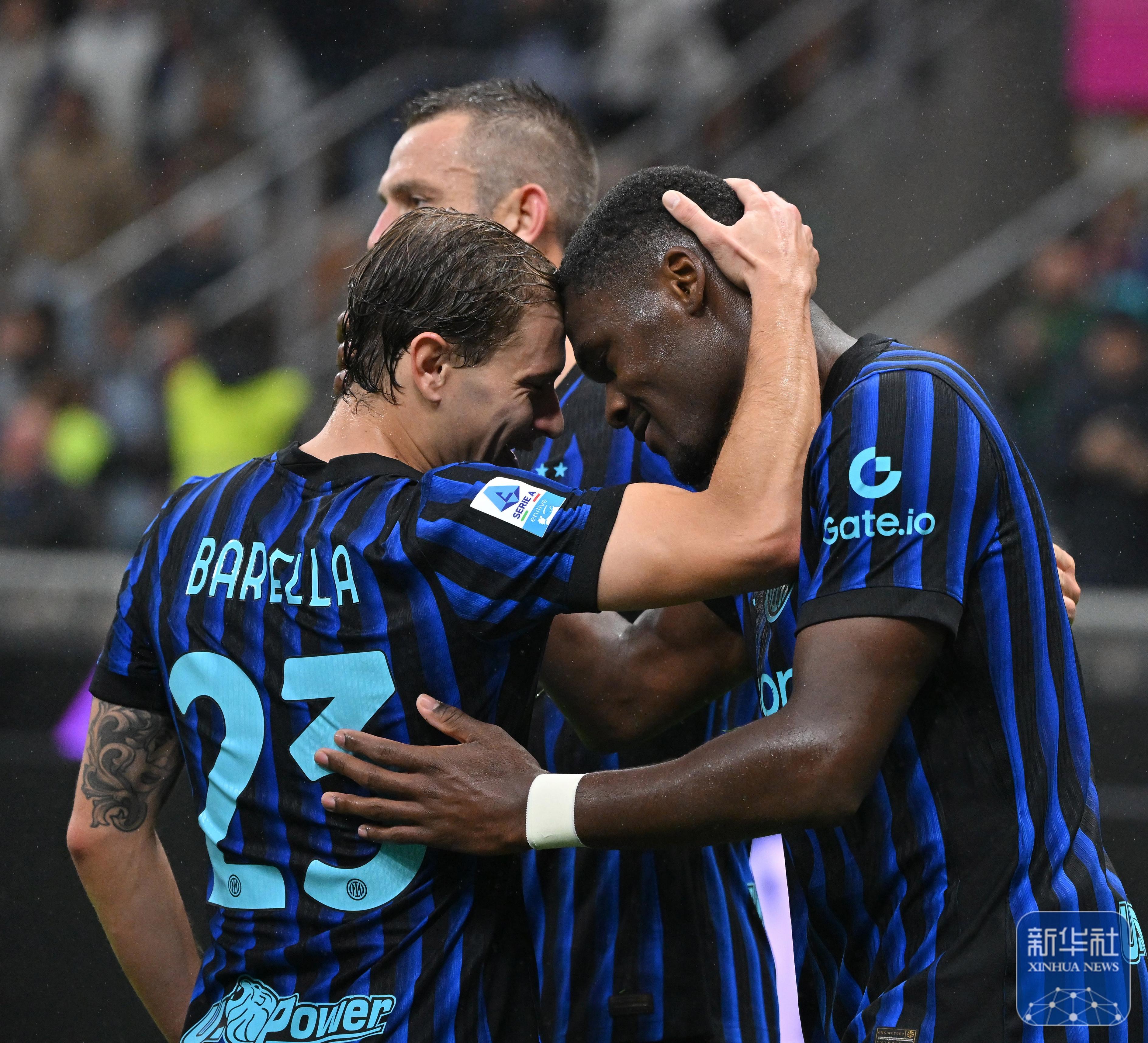 世界杯预选赛半决赛对决在即！上海海港演练定位球，AC米兰密集防守应对的简单介绍